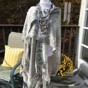 V. FRAAS gray and off-white wrap with a floral pattern and fringes along the hem